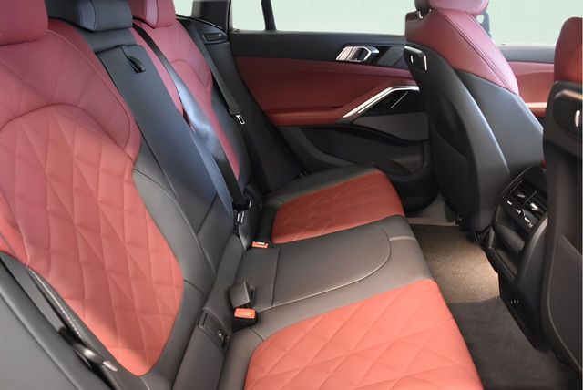 2027 BMW X6 40i - Photo 17