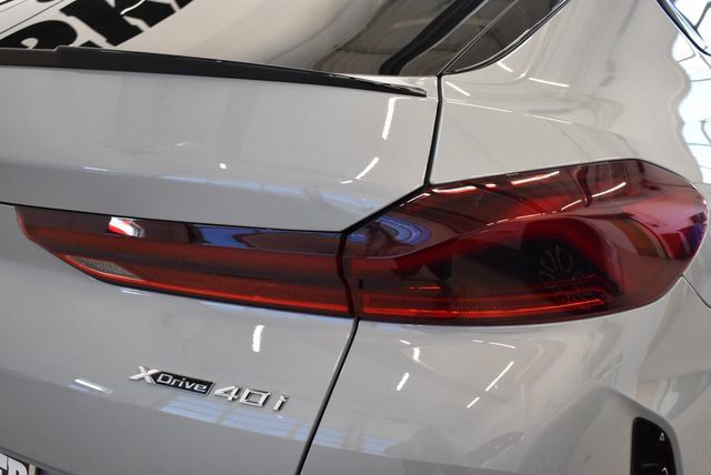 2027 BMW X6 40i - Photo 12