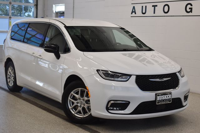 2024 Chrysler Pacifica Touring L Van Passenger Van