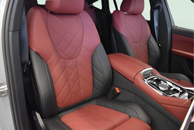 2027 BMW X6 40i - Photo 6