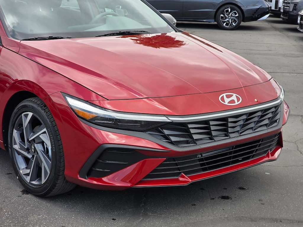 New 2025 Hyundai Elantra SEL Sport 4dr Car