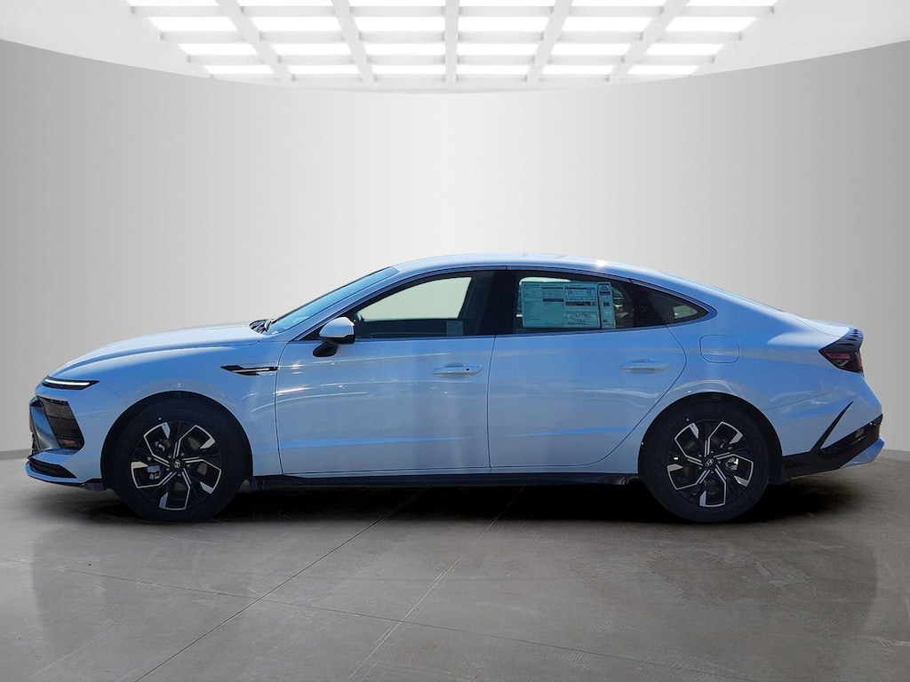 New 2025 Hyundai Sonata SEL 4dr Car