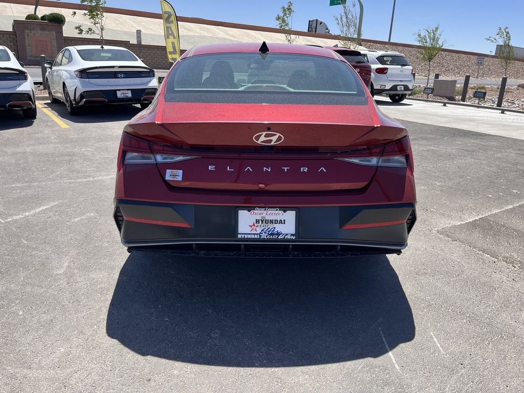 2024 Hyundai Elantra SEL - Photo 7