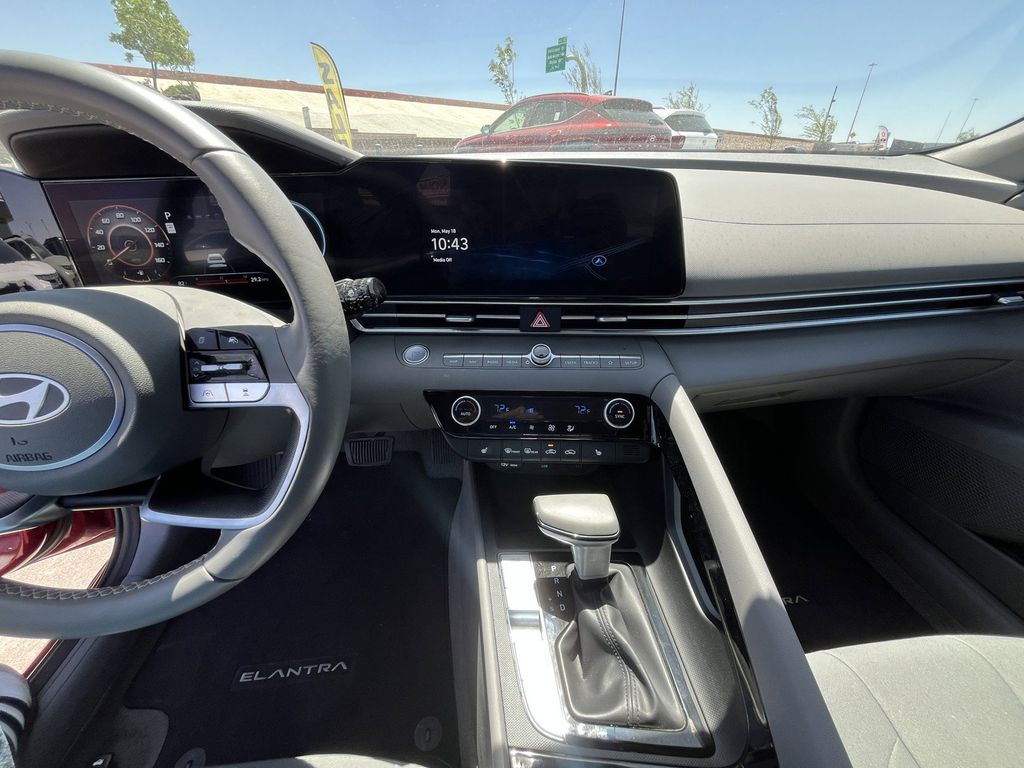 2024 Hyundai Elantra SEL - Photo 19