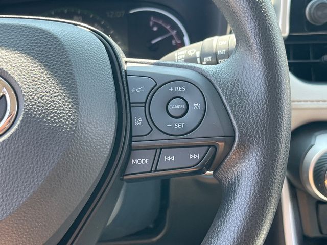 2023 Toyota RAV4 XLE - Photo 18