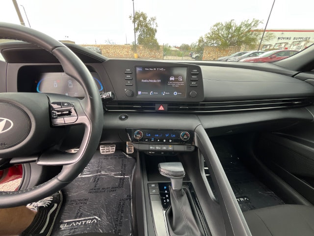 2025 Hyundai Elantra SEL - Photo 18