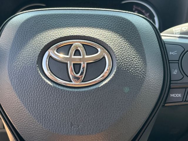 2023 Toyota RAV4 XLE - Photo 17