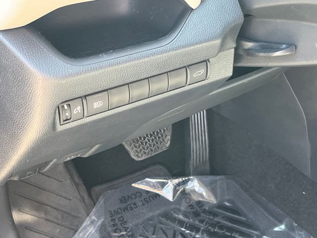 2023 Toyota RAV4 XLE - Photo 13