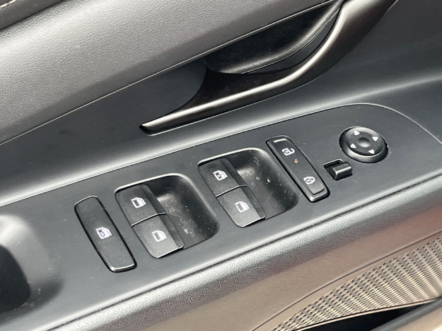 2025 Hyundai Elantra SEL - Photo 11