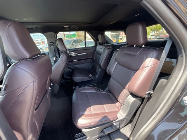 2025 Ford Explorer Platinum - Photo 24
