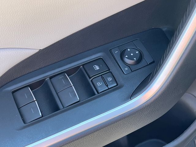 2023 Toyota RAV4 XLE - Photo 12