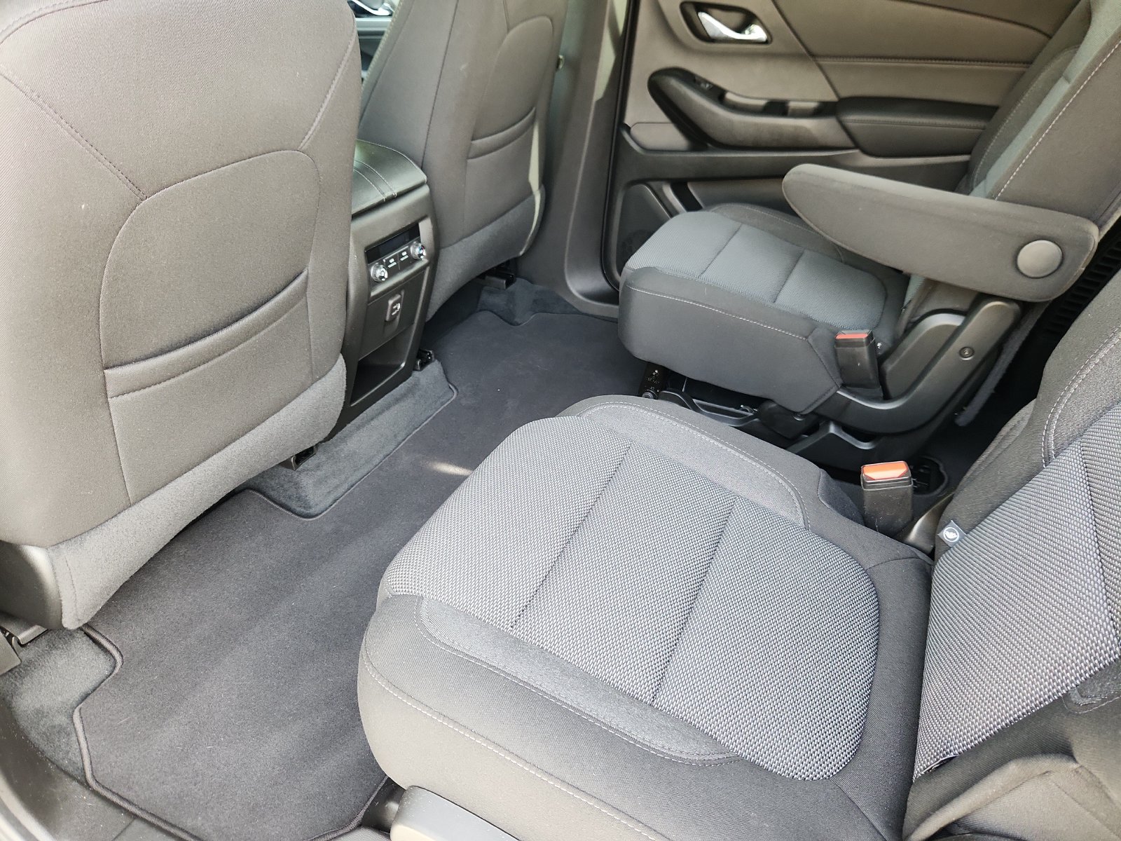 2023 Chevrolet Traverse 1LT - Photo 11