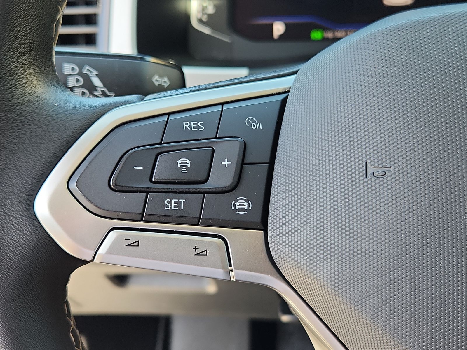 2022 Volkswagen Atlas SE w/Tech - Photo 21