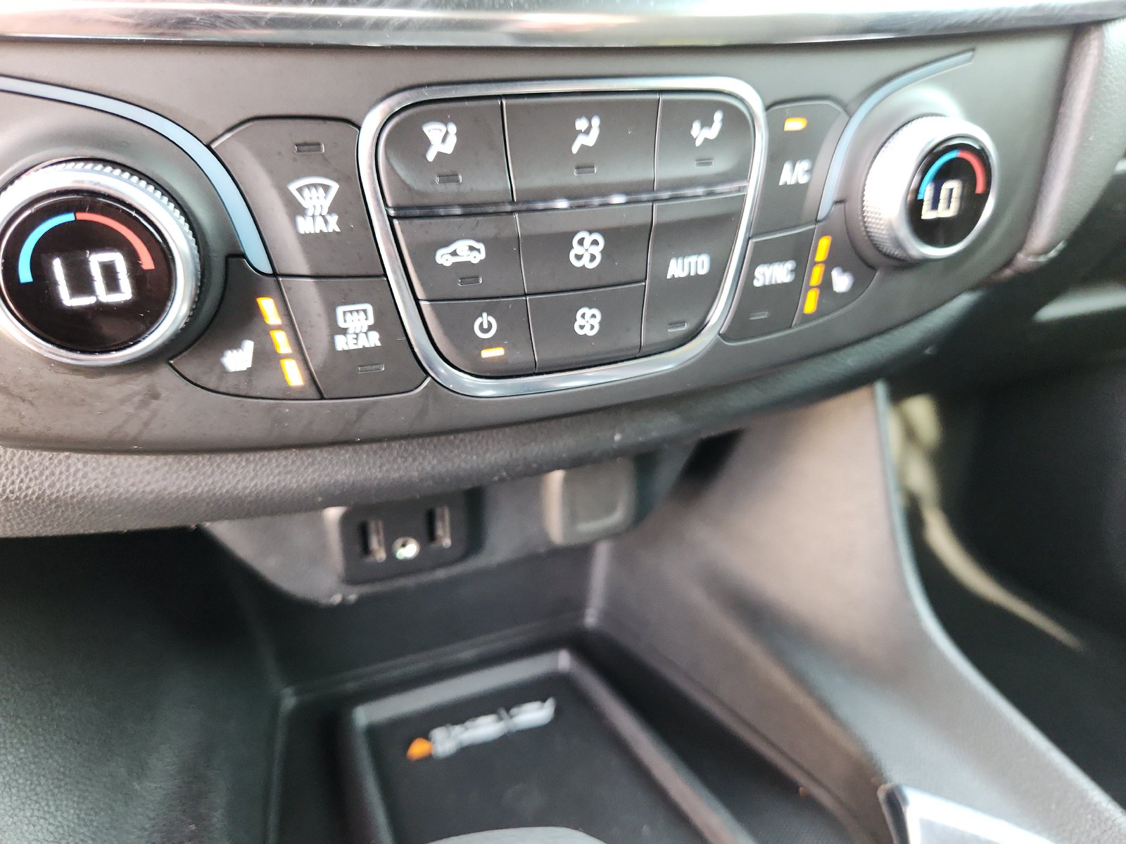 2023 Chevrolet Traverse 1LT - Photo 24
