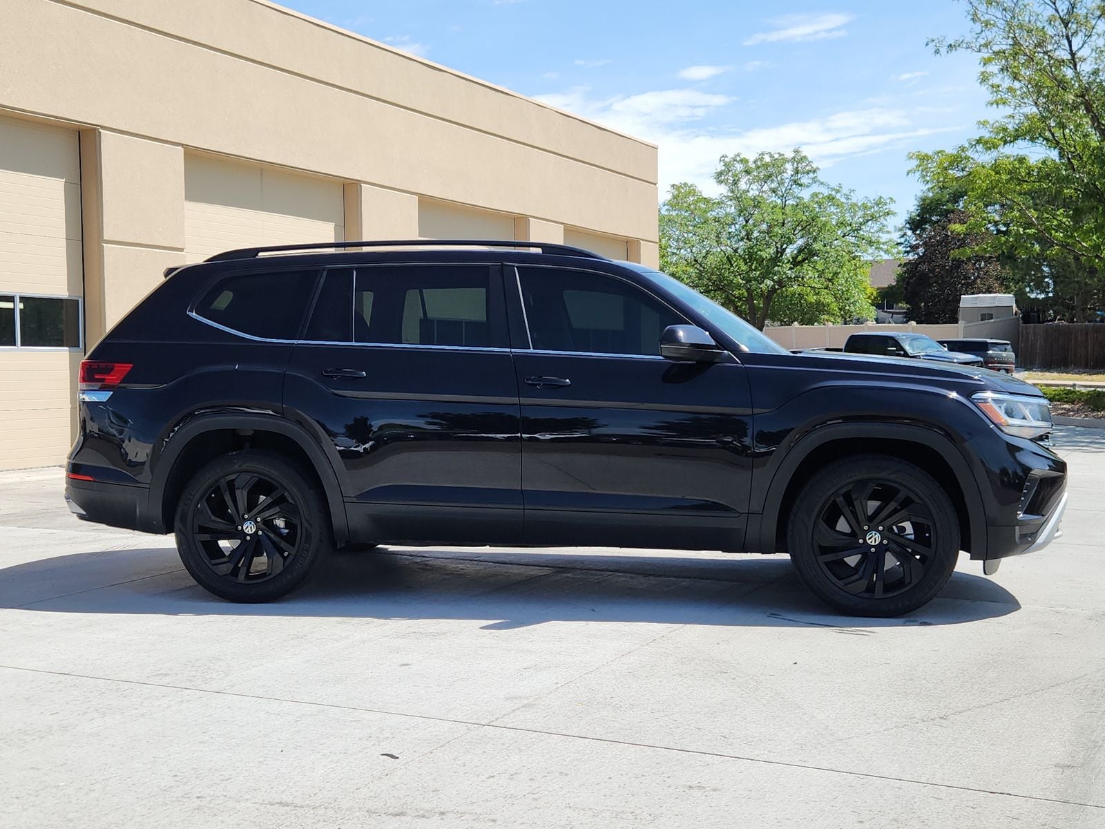 2022 Volkswagen Atlas SE w/Tech - Photo 6