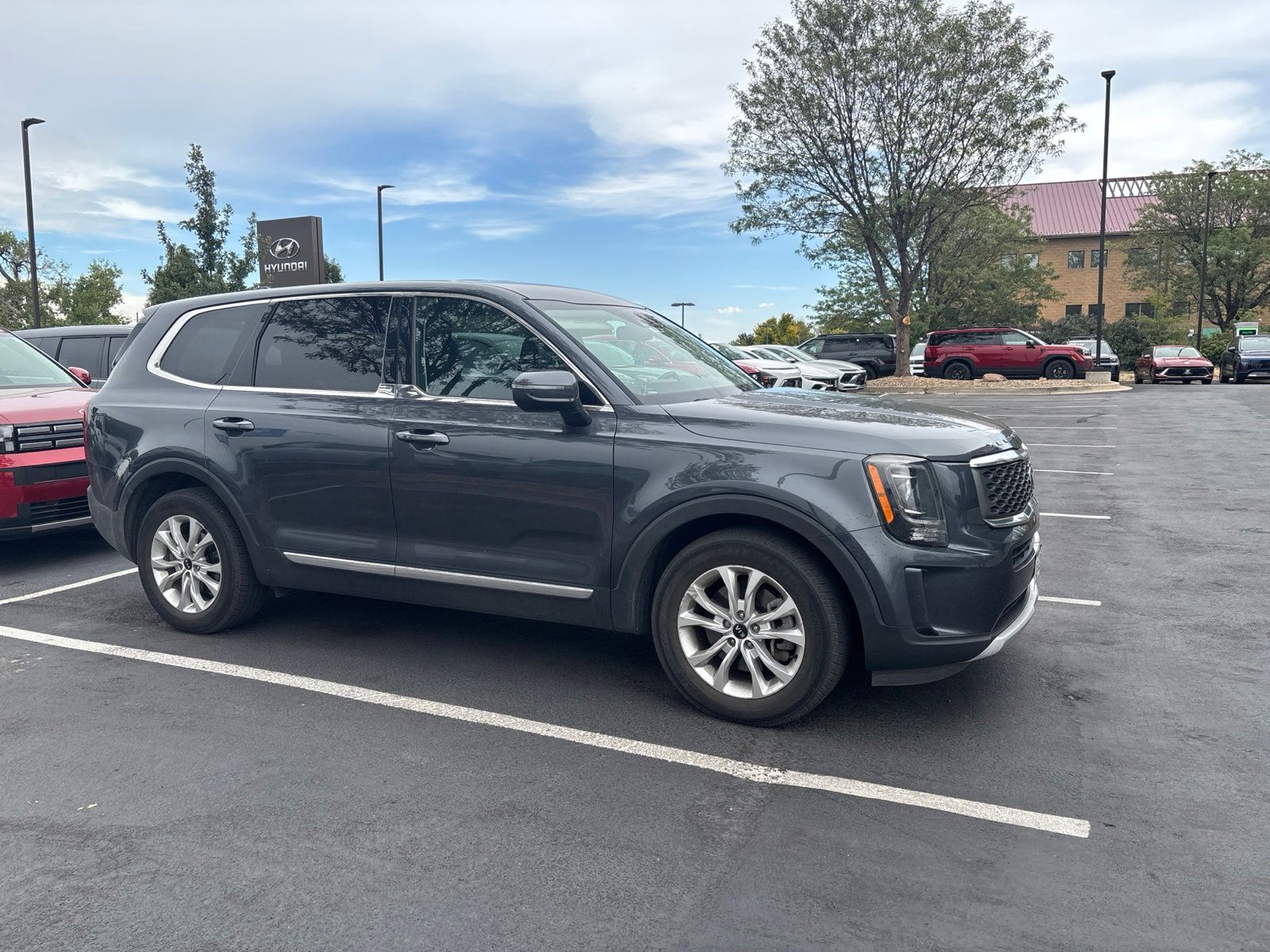 2020 Kia Telluride LX - Photo 3