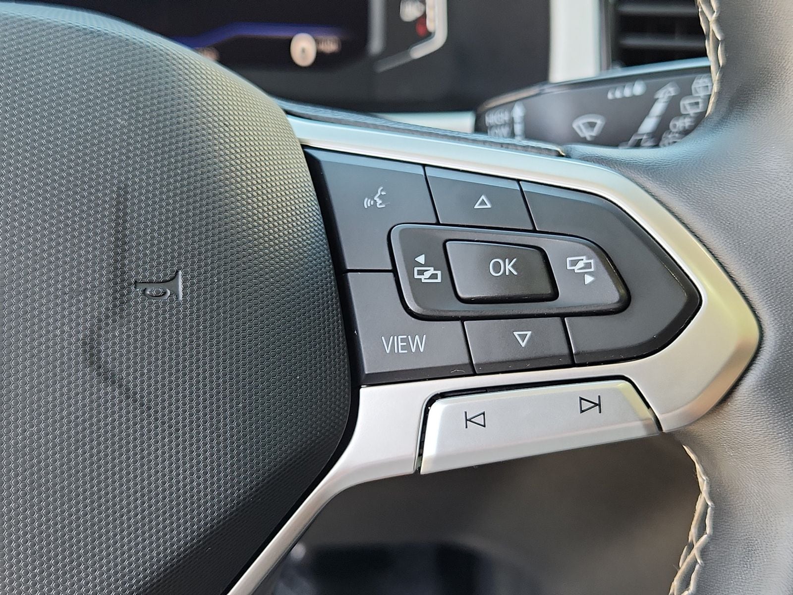 2022 Volkswagen Atlas SE w/Tech - Photo 22