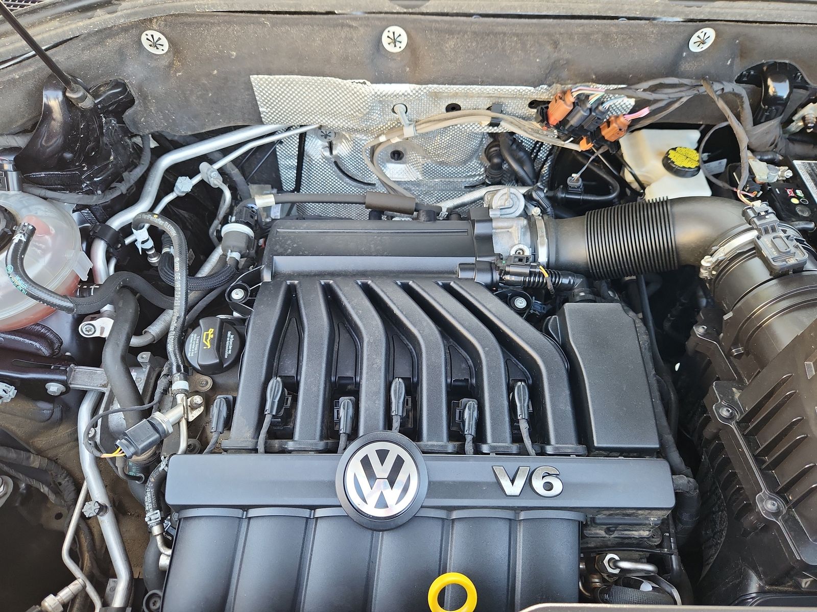 2022 Volkswagen Atlas SE w/Tech - Photo 18