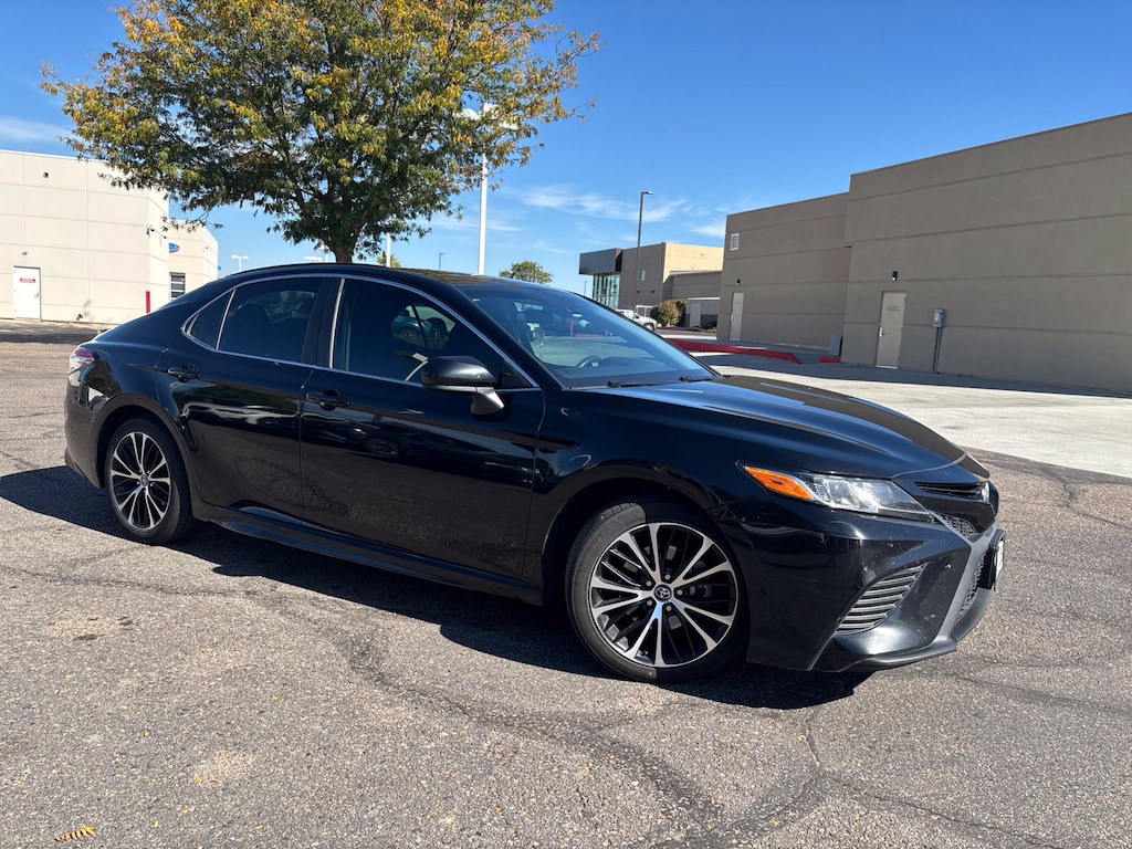Used 2018 Toyota Camry SE Sedan