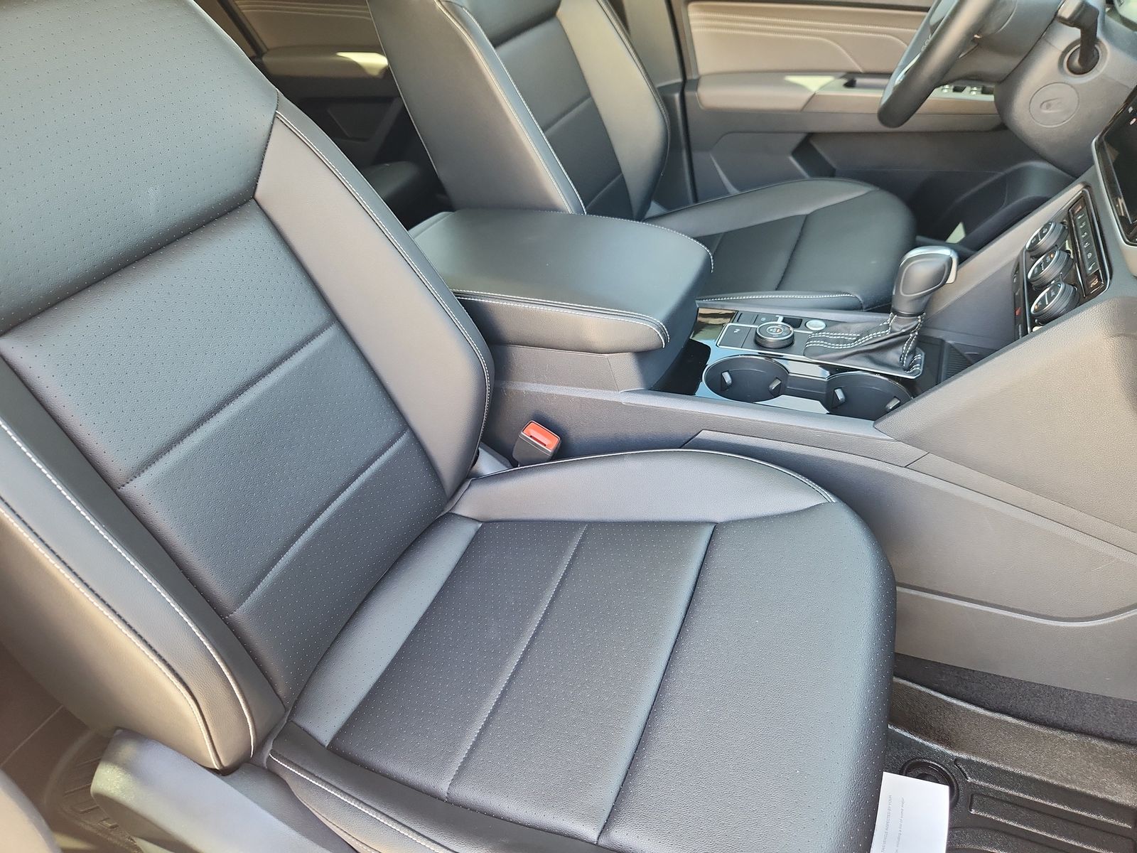 2022 Volkswagen Atlas SE w/Tech - Photo 16