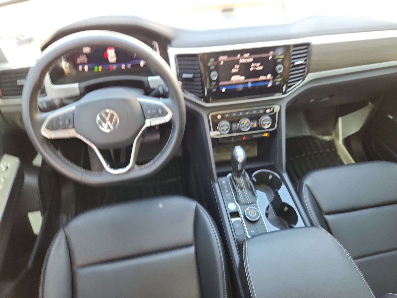 2022 Volkswagen Atlas SE w/Tech - Photo 13