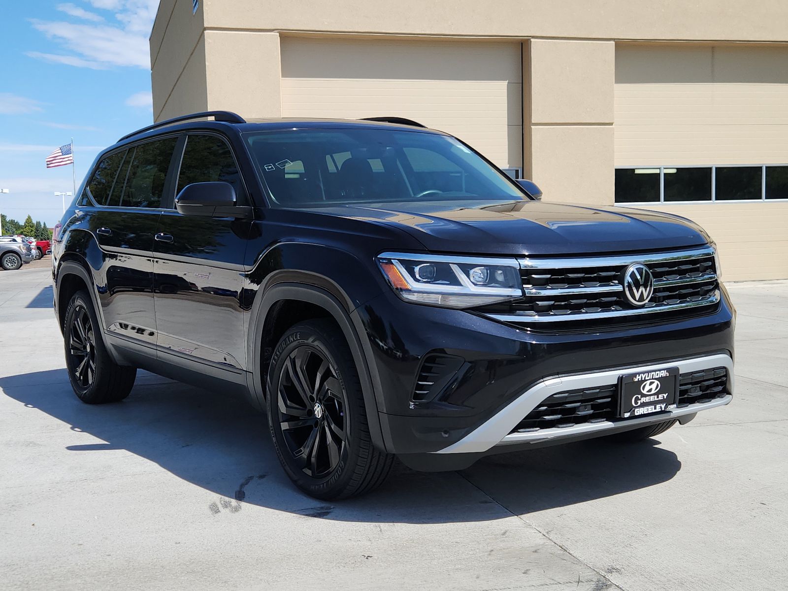 2022 Volkswagen Atlas SE w/Tech - Photo 7