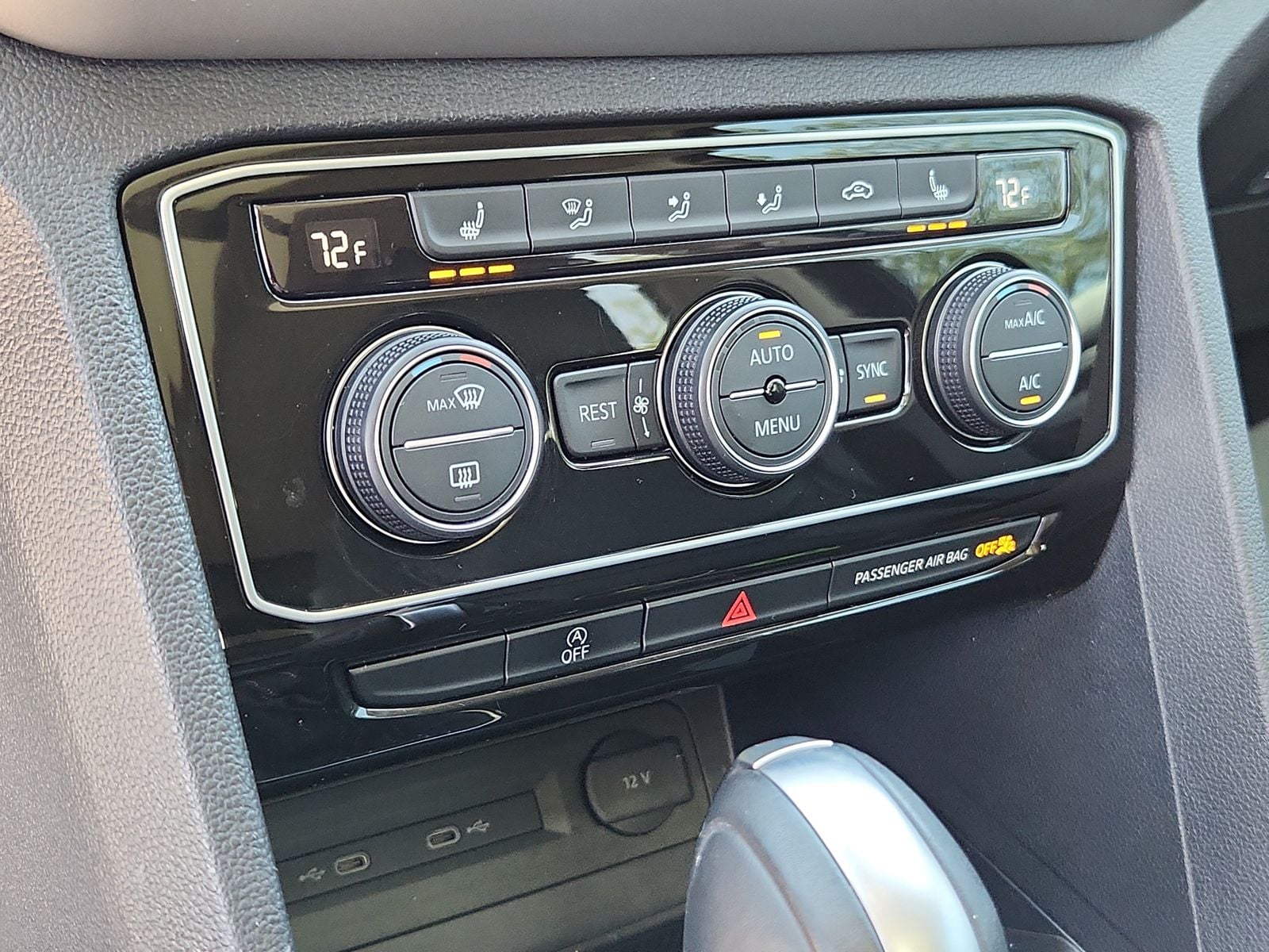 2022 Volkswagen Atlas SE w/Tech - Photo 24