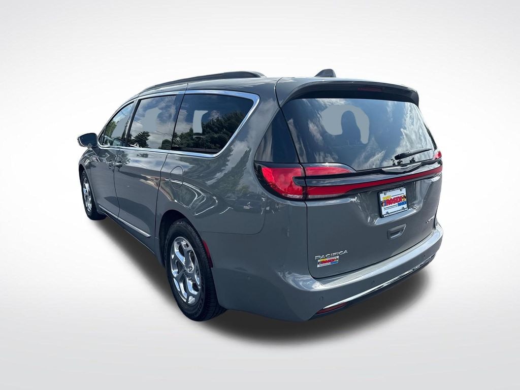 Used 2022 Chrysler Pacifica Limited Van Passenger Van