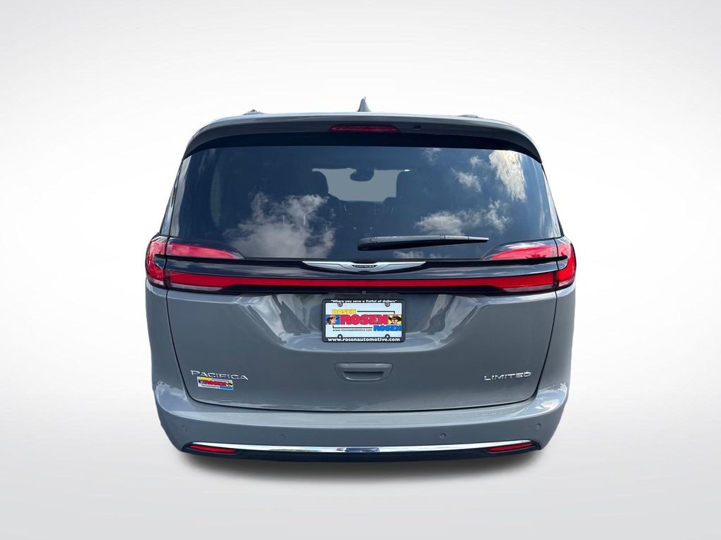 Used 2022 Chrysler Pacifica Limited Van Passenger Van