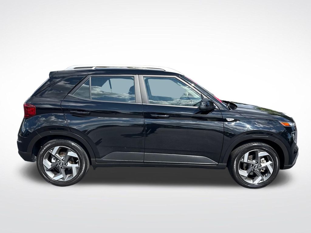 2024 Hyundai Venue SEL - Photo 6