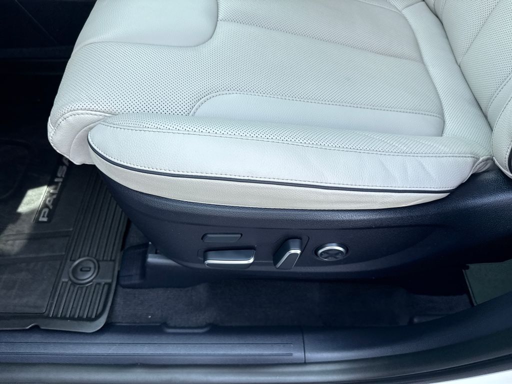 2024 Hyundai Palisade Limited - Photo 12