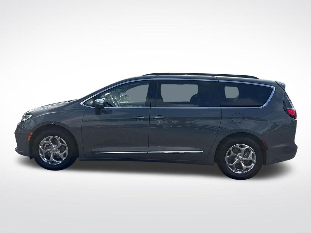 Used 2022 Chrysler Pacifica Limited Van Passenger Van