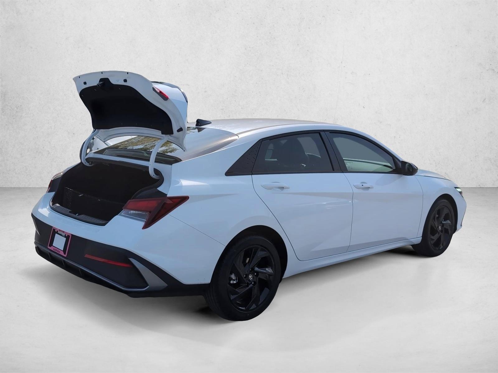 New 2026 Hyundai Elantra SEL Sport 4dr Car