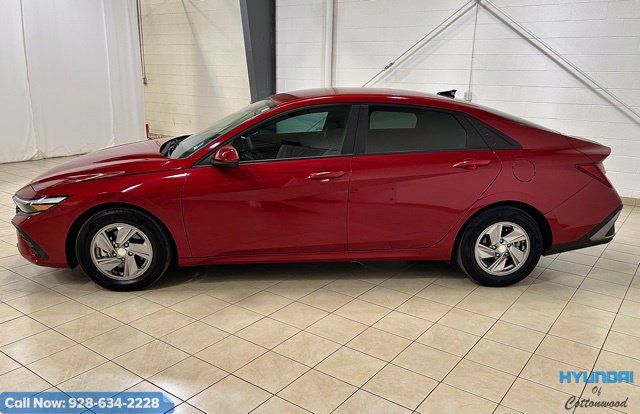 Used 2024 Hyundai Elantra SE with VIN KMHLL4DG4RU681123 for sale in Cottonwood, AZ