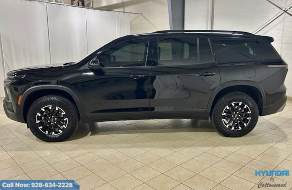 Used 2025 Chevrolet Traverse Z71 SUV