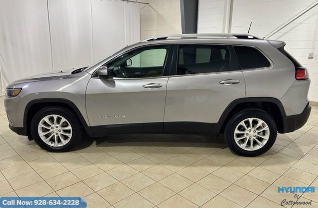 Used 2019 Jeep Cherokee Latitude FWD SUV