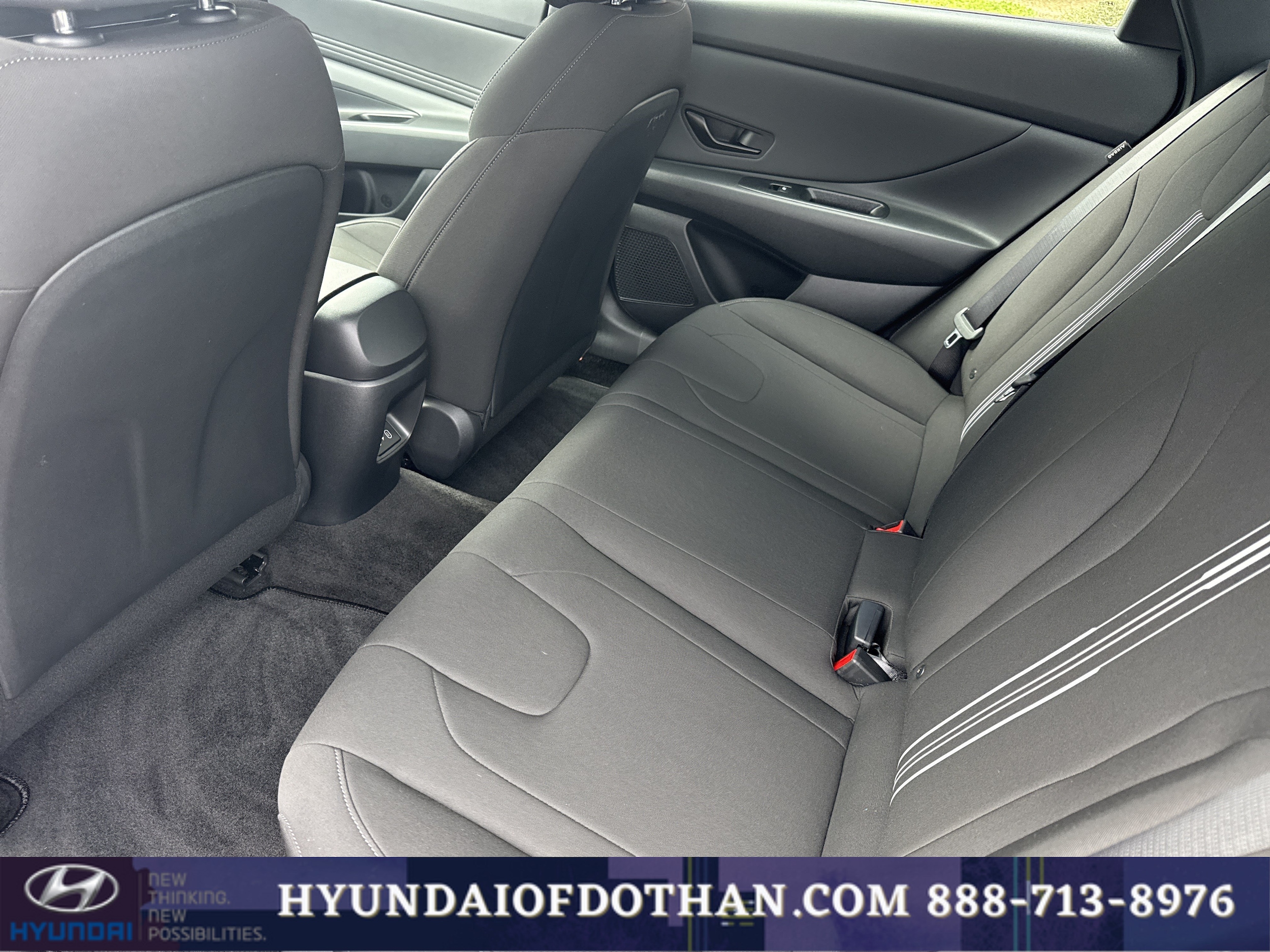 2025 Hyundai Elantra SEL - Photo 12
