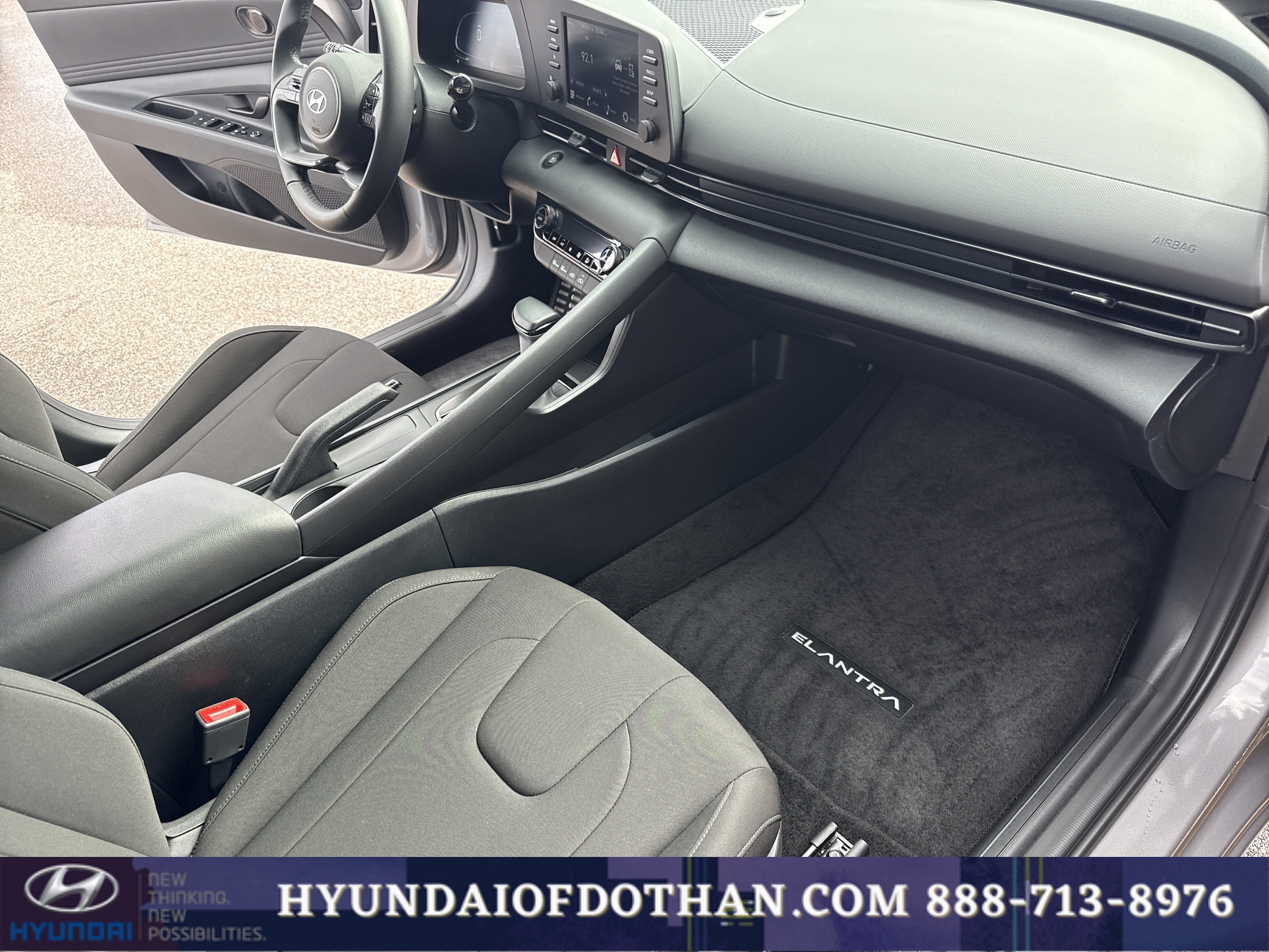 2025 Hyundai Elantra SEL - Photo 16