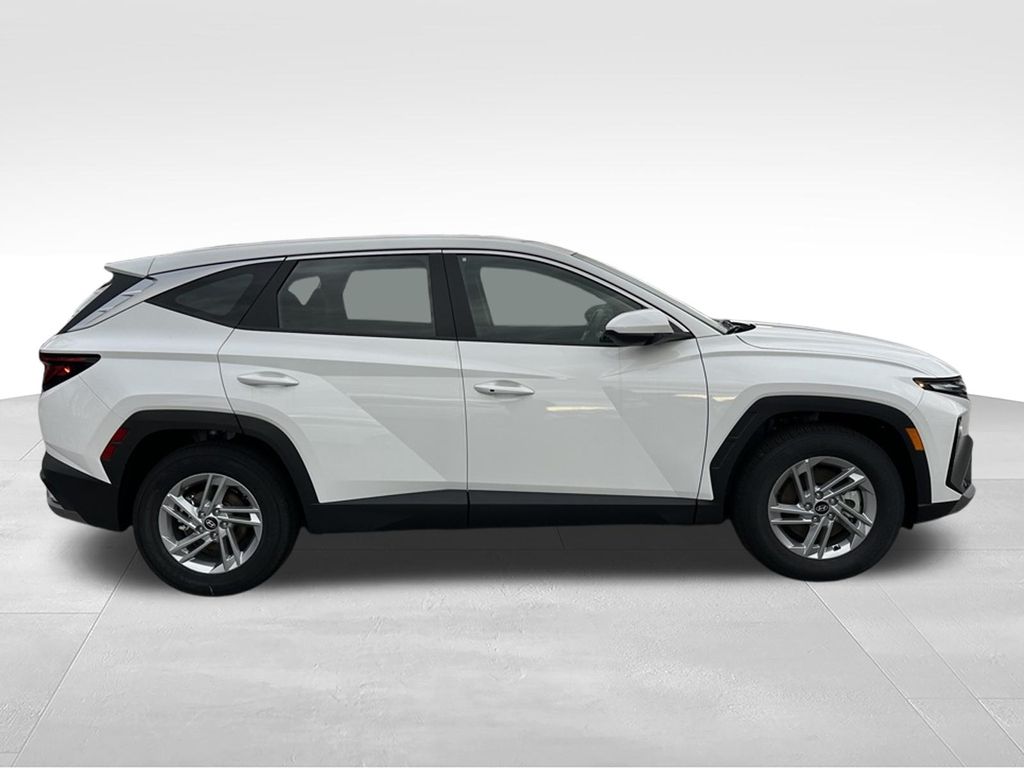 2025 Hyundai Tucson SE - Photo 8