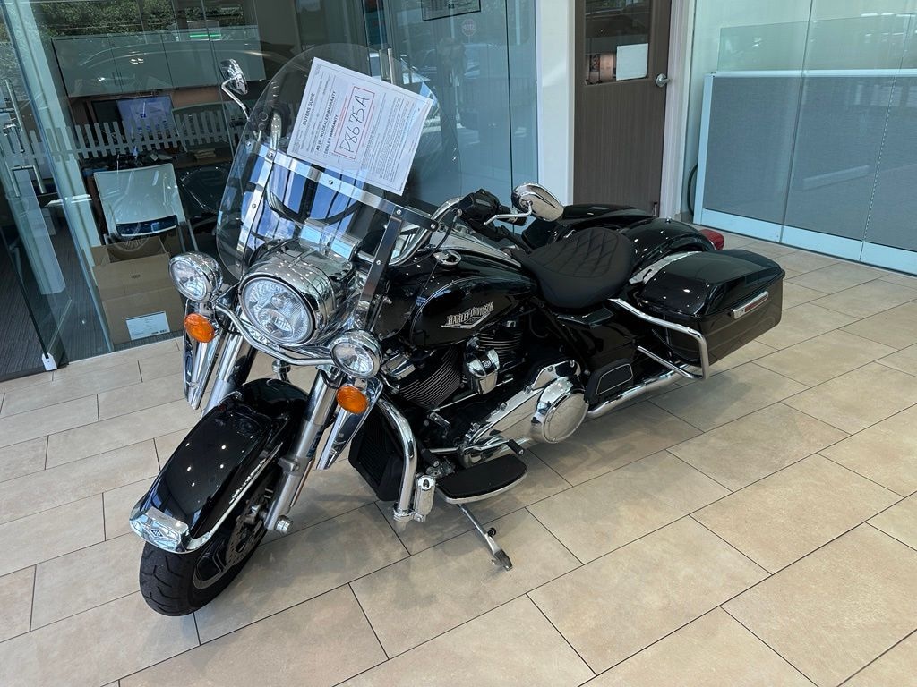 Used 2017 Harley-Davidson Flhr Road King Motorcycle