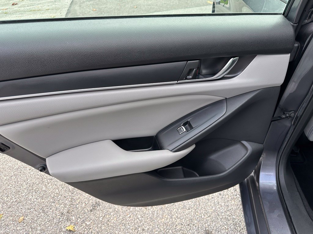 2019 Honda Accord LX - Photo 10