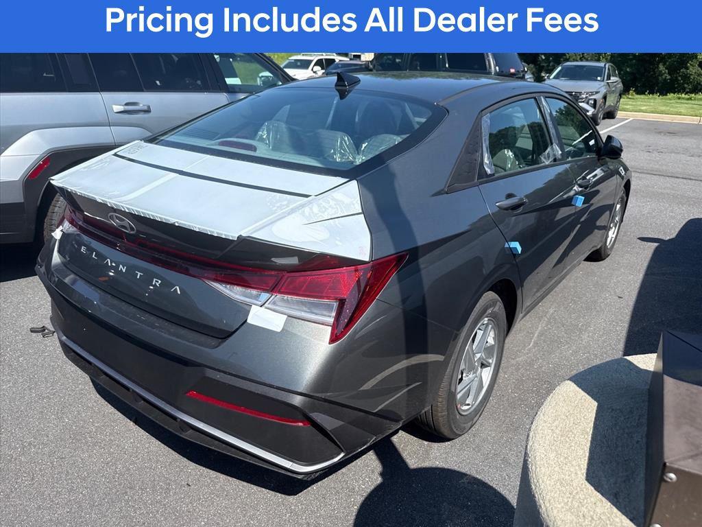 New 2026 Hyundai Elantra SE Sedan