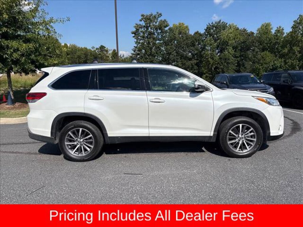 Used 2019 Toyota Highlander XLE V6 SUV