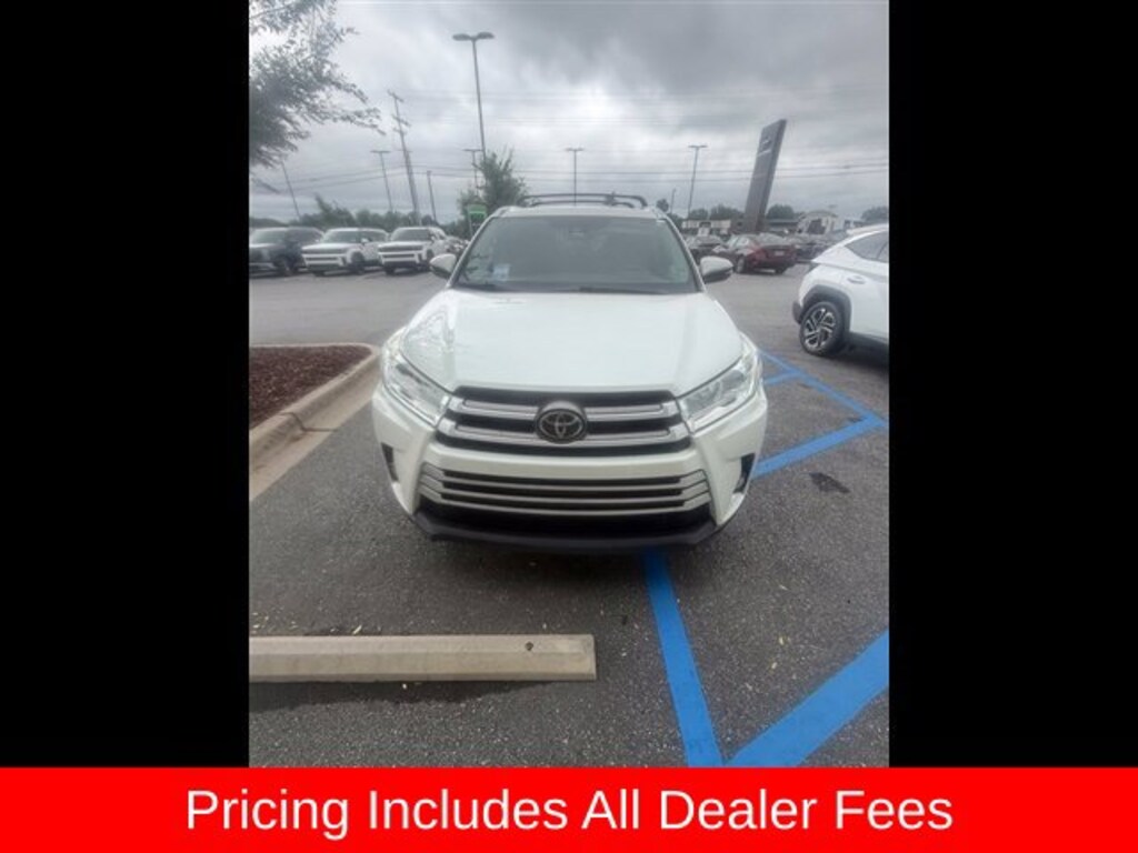 Used 2019 Toyota Highlander XLE V6 SUV