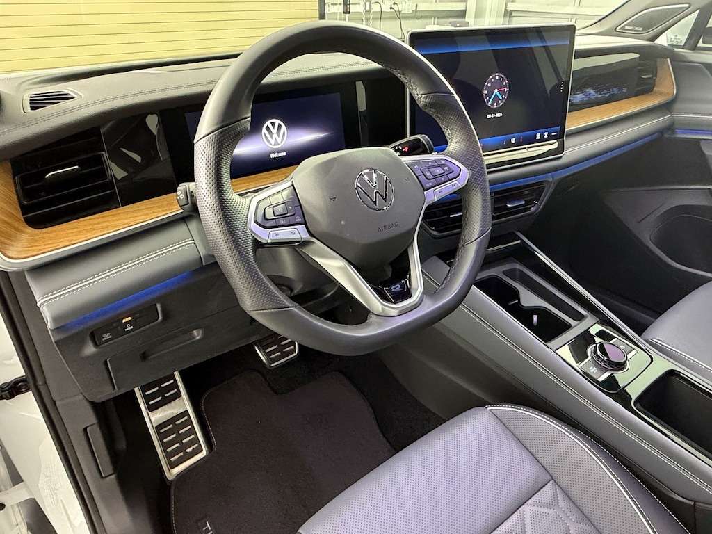 Used 2025 Volkswagen Tiguan SEL R-Line SUV