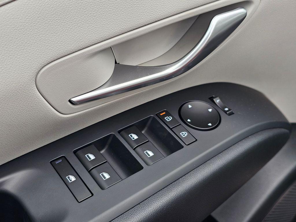 2025 Hyundai Tucson SE - Photo 21