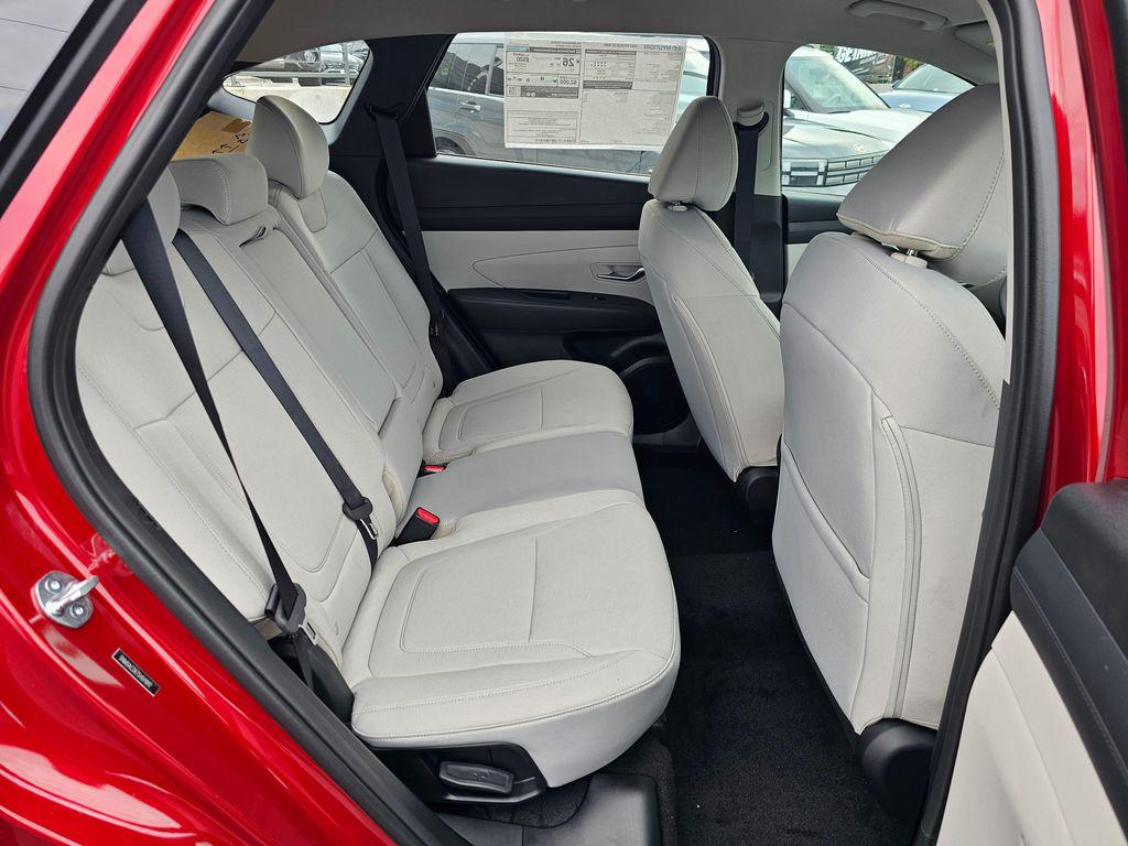 2025 Hyundai Tucson SE - Photo 12