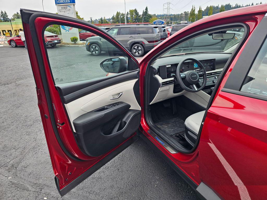 2025 Hyundai Tucson SE - Photo 18