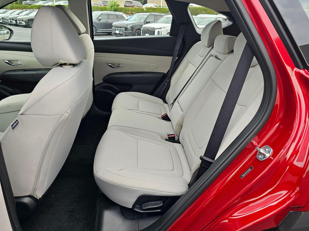 2025 Hyundai Tucson SE - Photo 16