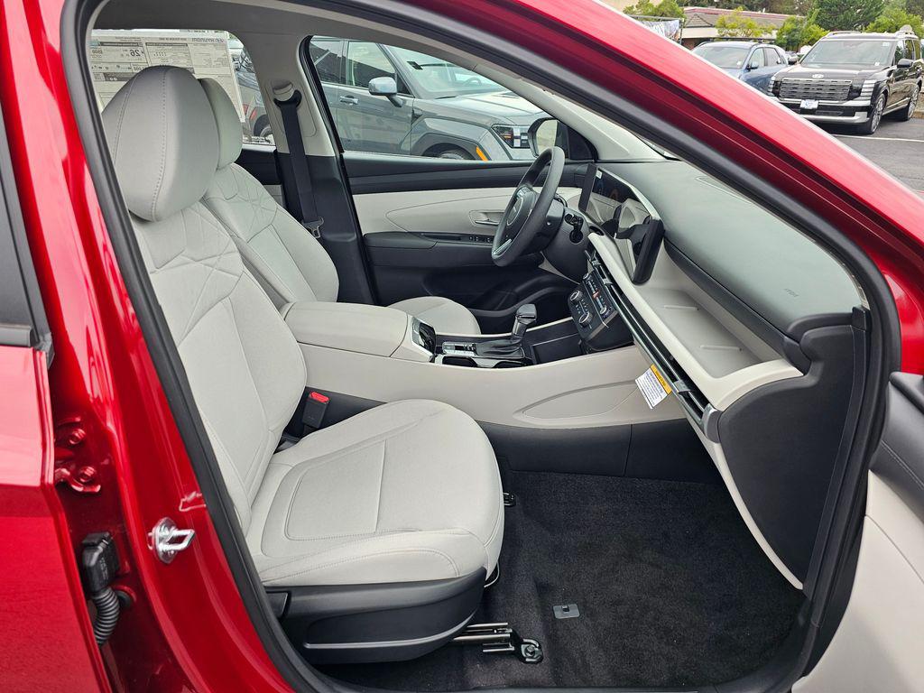 2025 Hyundai Tucson SE - Photo 10